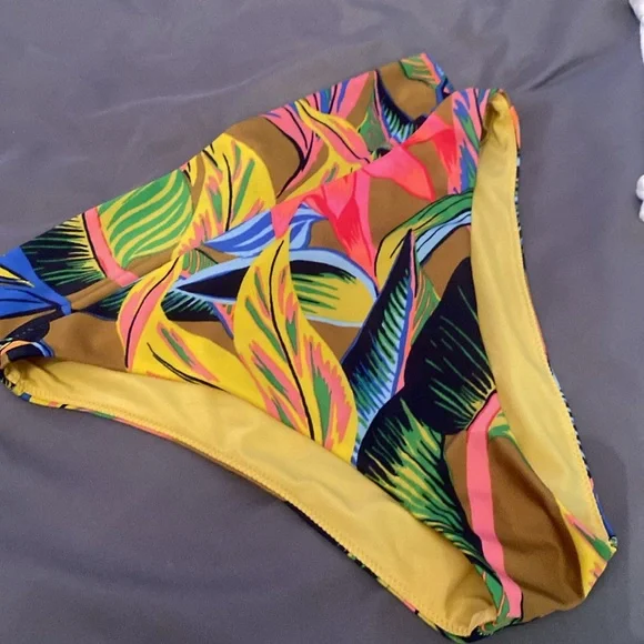 Aerie swim - Picture 2 of 4